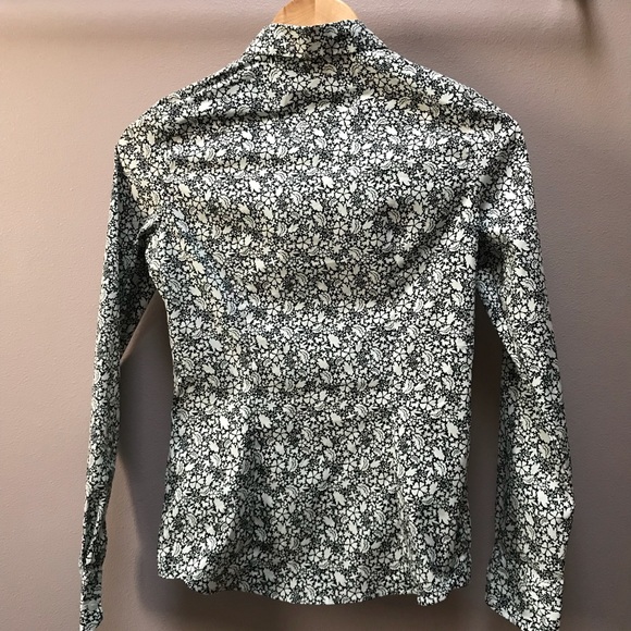 H&M Black and White Floral Button Up - Picture 3 of 5